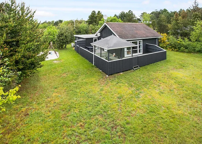 Well-maintained Close To A Popular Bathing Semesterbostad *